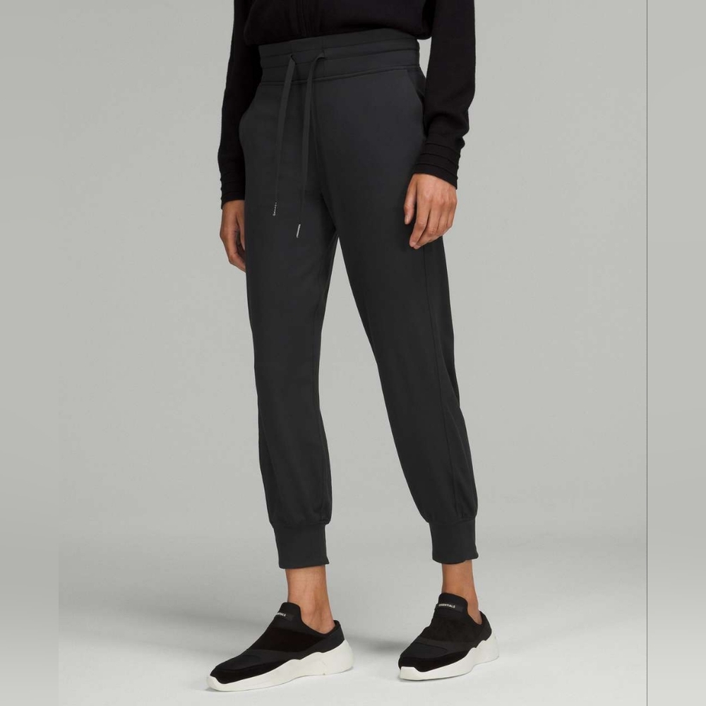 lululemon Ready to Rulu High-Rise Jogger *7/8 Length, size 2, Black